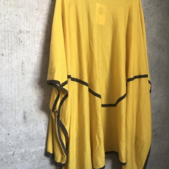 PM EDITOR Pick! Decjuba light wt Blanket Cape Wrap - Picture 6 of 7